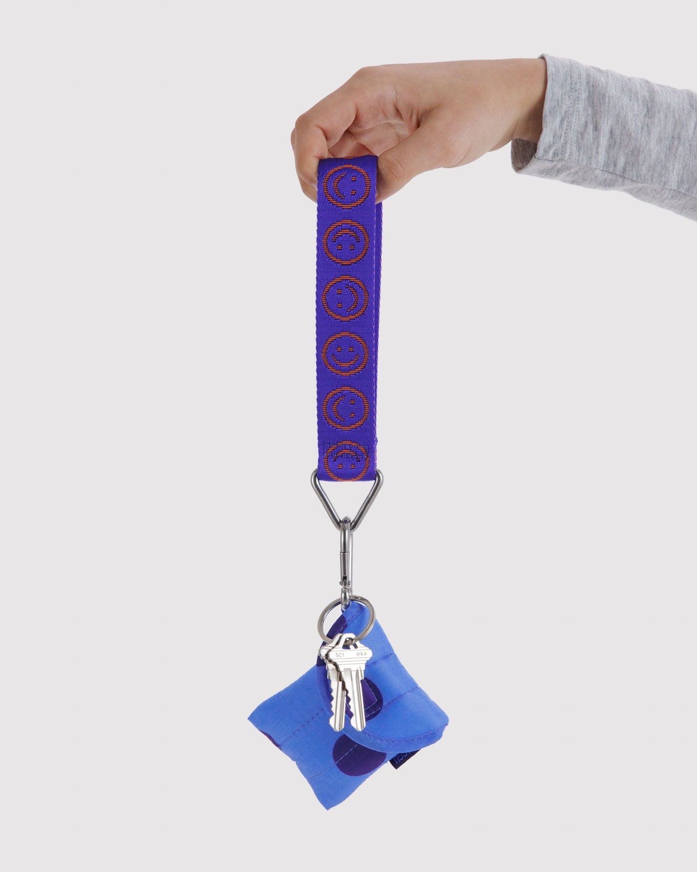 Logo Keychain O8
