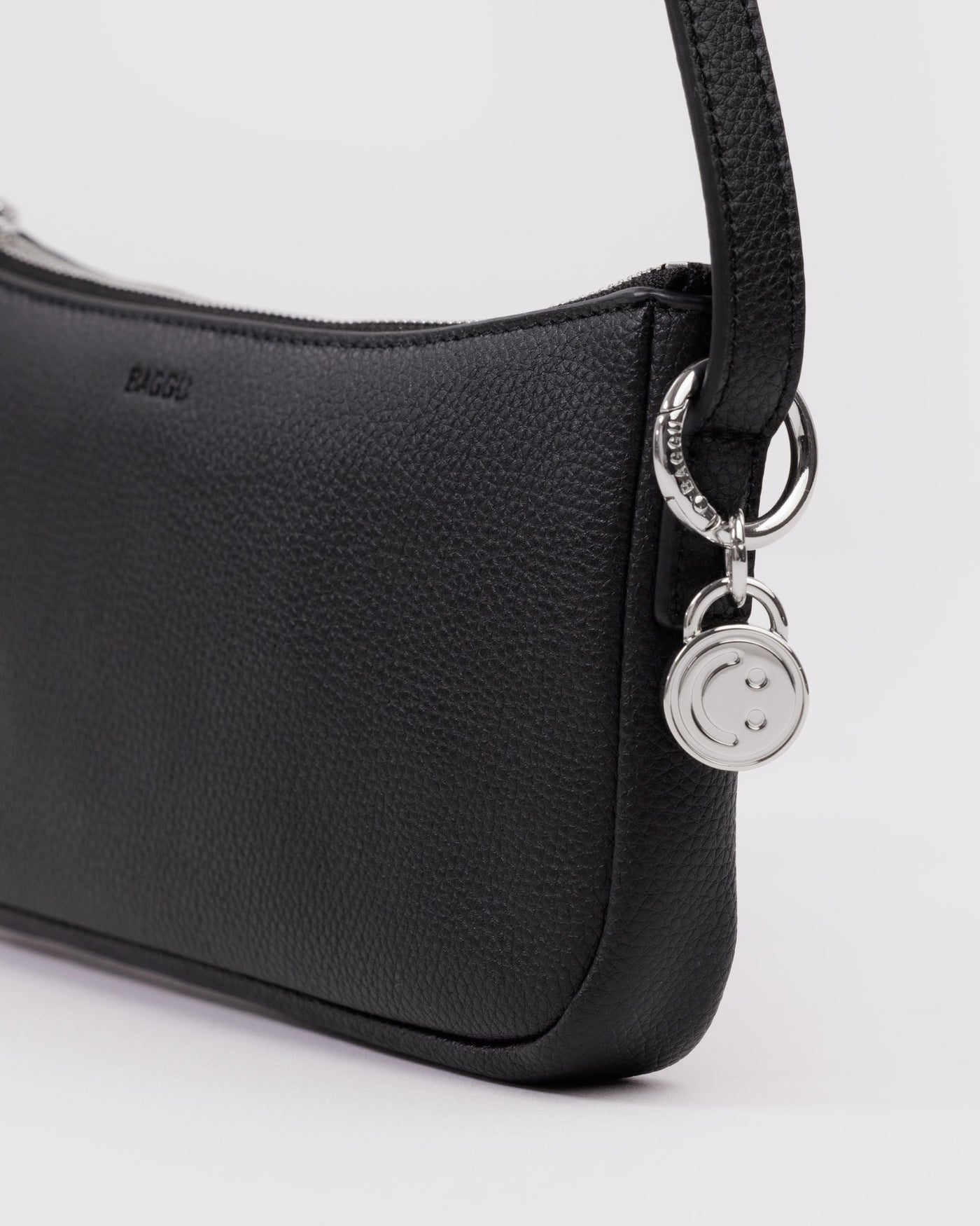 Recycled Leather Pochette Q0