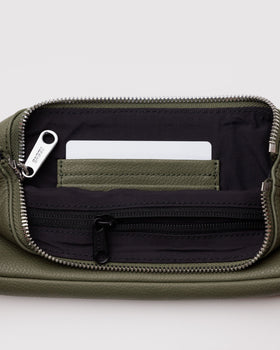 Recycled Leather Pochette Q0